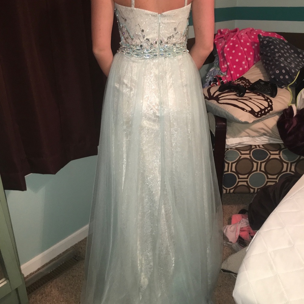 Prom dress - Picture 2 of 3